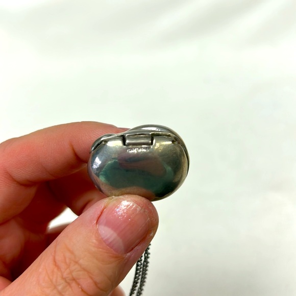 Vintage  Max Factor crème “ Aquarius Perfume “ Cat hinged holder/ necklace 22” - Picture 6 of 8